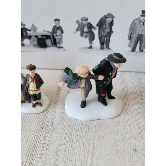 Dept 56 55549 Oliver Twist Heritage Village Collection accessory xmas set - Picture 3 of 12